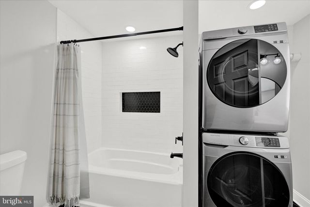 2 W BARNEY ST, Baltimore, MD 21230