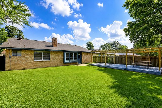 13823 Towne Way Drive, Sugar Land, TX 77498