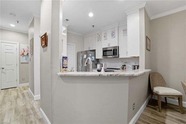 230 College Pl Apt 213, Norfolk, VA 23510