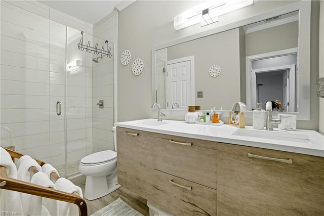 230 College Pl Apt 213, Norfolk, VA 23510