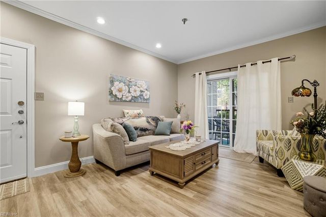 230 College Pl Apt 213, Norfolk, VA 23510