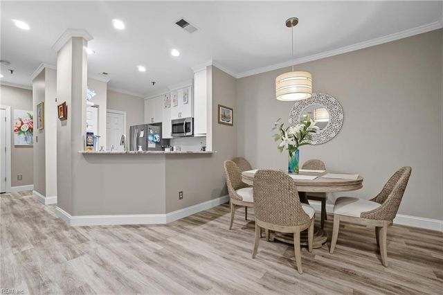 230 College Pl Apt 213, Norfolk, VA 23510