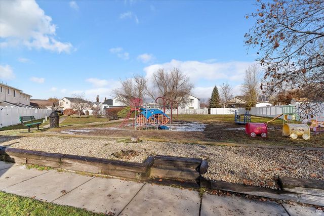 586 W 1950 N, Centerville, UT 84014