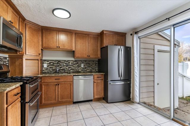 586 W 1950 N, Centerville, UT 84014
