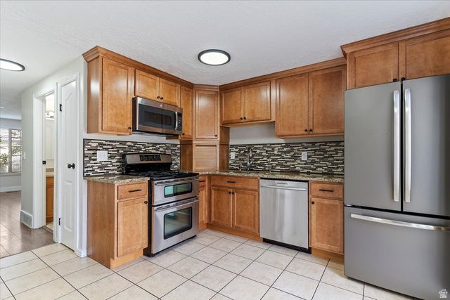 586 W 1950 N, Centerville, UT 84014