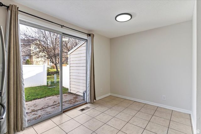 586 W 1950 N, Centerville, UT 84014