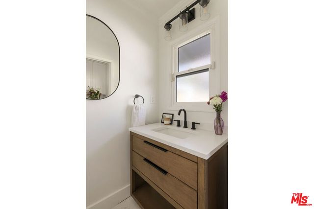 11855 Tiara Street, Valley Village, CA 91607