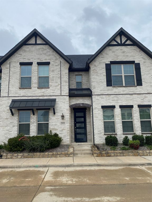 1919 Diyaa Court, Farmers Branch, TX 75234