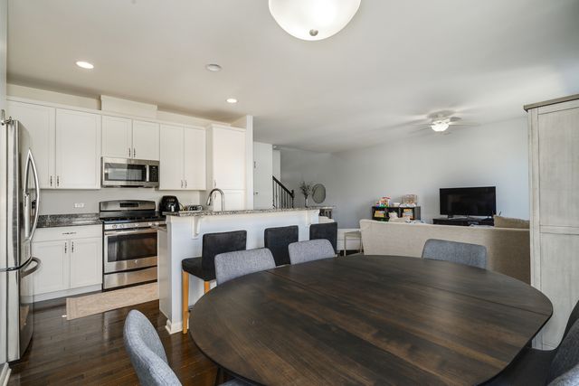 2368 N Brett Lane, Palatine, IL 60074