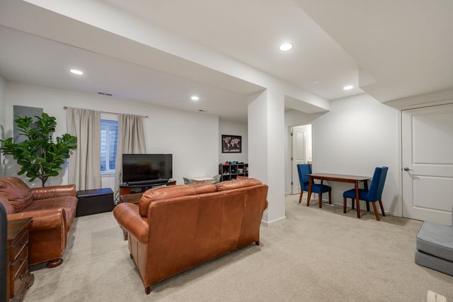 2368 N Brett Lane, Palatine, IL 60074