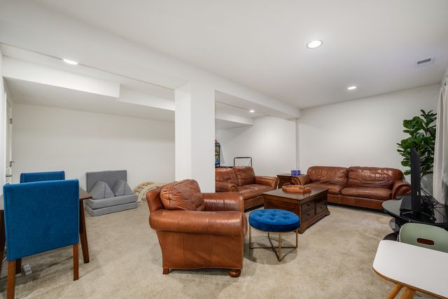 2368 N Brett Lane, Palatine, IL 60074