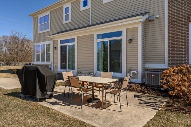 2368 N Brett Lane, Palatine, IL 60074