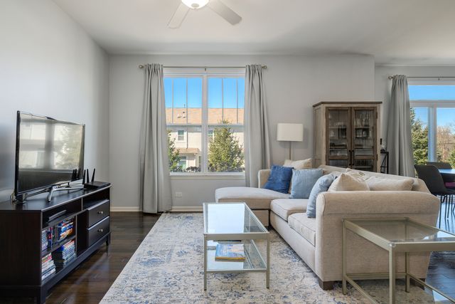 2368 N Brett Lane, Palatine, IL 60074