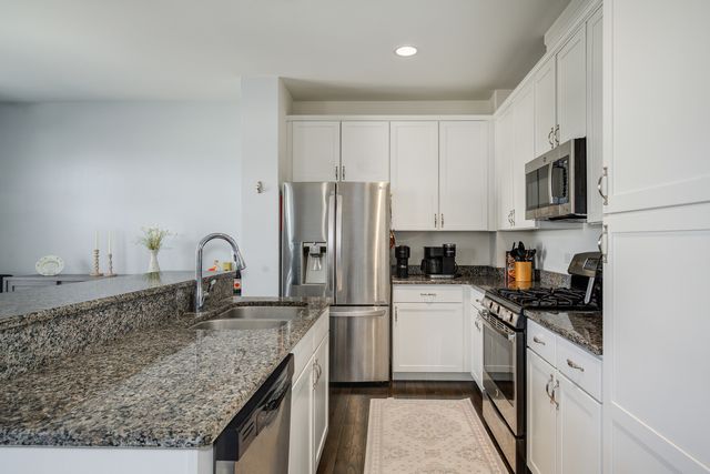 2368 N Brett Lane, Palatine, IL 60074