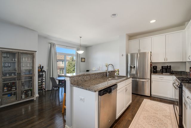 2368 N Brett Lane, Palatine, IL 60074