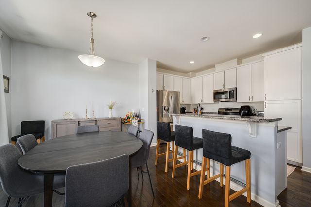 2368 N Brett Lane, Palatine, IL 60074