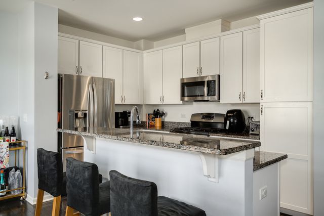 2368 N Brett Lane, Palatine, IL 60074