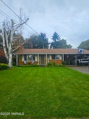 S 1118 44th Ave, Yakima, WA 98908