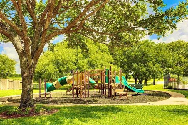 11 Crestview Trail, Houston, TX 77082