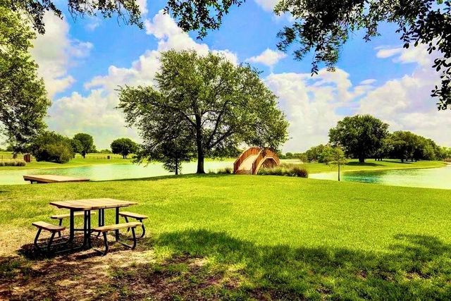 11 Crestview Trail, Houston, TX 77082