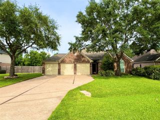 11 Crestview Trail, Houston, TX 77082