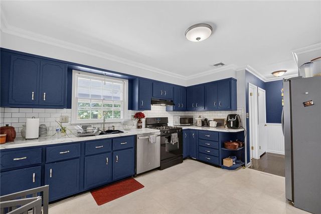 1527 Bayberry Lane, Bethlehem City, PA 18018