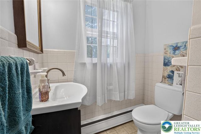 1527 Bayberry Lane, Bethlehem City, PA 18018