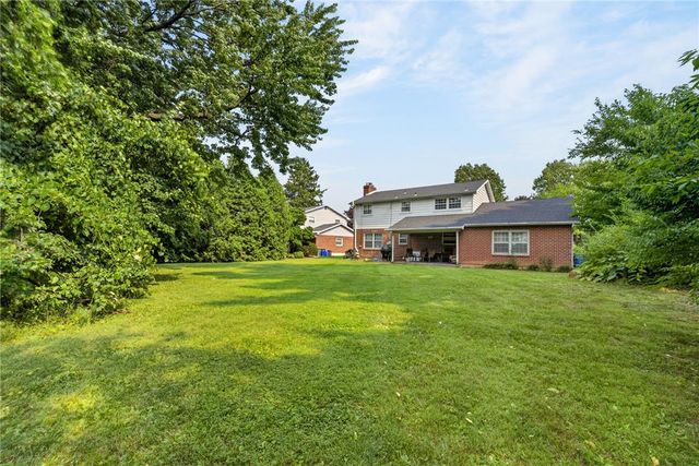 1527 Bayberry Lane, Bethlehem City, PA 18018
