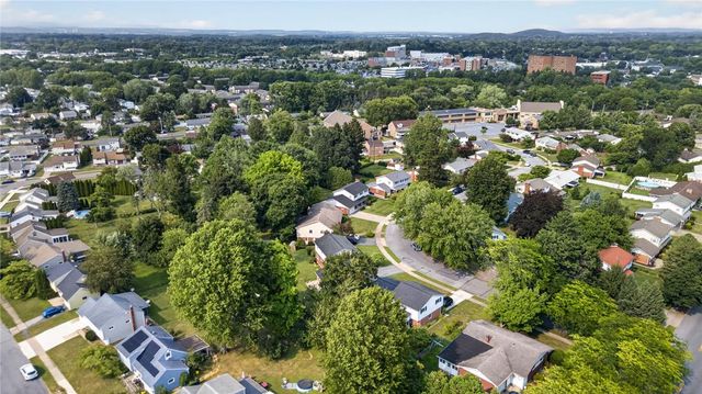 1527 Bayberry Lane, Bethlehem City, PA 18018