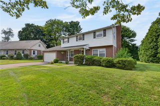 1527 Bayberry Lane, Bethlehem City, PA 18018