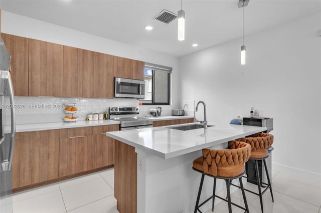 4963 NW 83rd Path 4963, Doral, FL 33166