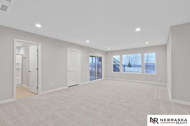 12356 Elk Ridge Circle, Papillion, NE 68046