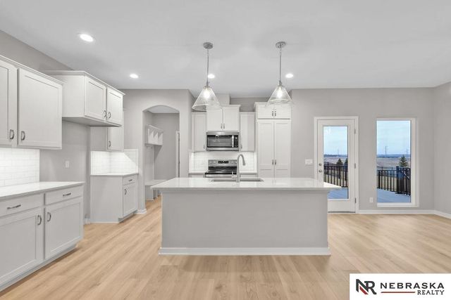 12356 Elk Ridge Circle, Papillion, NE 68046