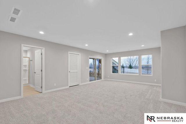 12356 Elk Ridge Circle, Papillion, NE 68046