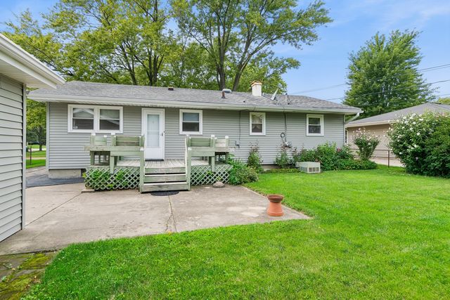 777 Redwood Drive, Aurora, IL 60506