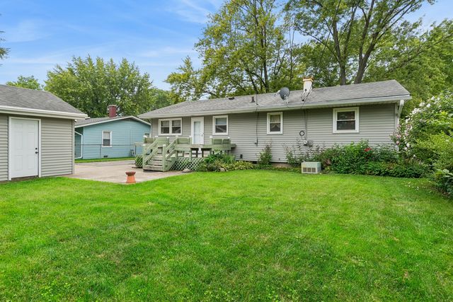 777 Redwood Drive, Aurora, IL 60506
