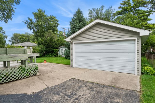 777 Redwood Drive, Aurora, IL 60506
