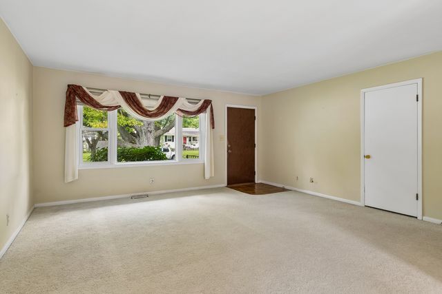 777 Redwood Drive, Aurora, IL 60506