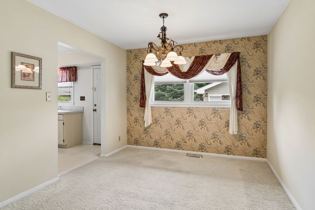 777 Redwood Drive, Aurora, IL 60506