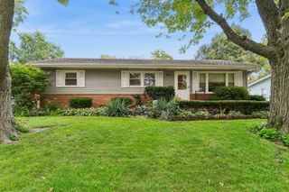 777 Redwood Drive, Aurora, IL 60506