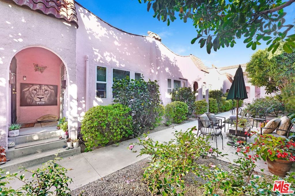 Image 1 of property listing at 846 N Sycamore Avenue, Los Angeles, CA 90038