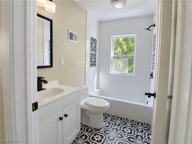 444 Emery Avenue, Youngstown, OH 44507