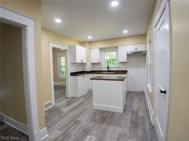 444 Emery Avenue, Youngstown, OH 44507