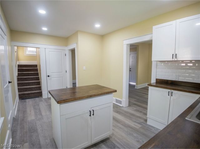 444 Emery Avenue, Youngstown, OH 44507