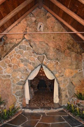 3035 Canyon Road, Burlingame, CA 94010