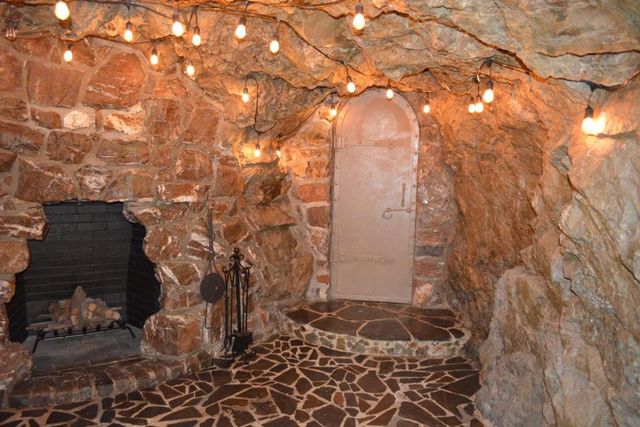 3035 Canyon Road, Burlingame, CA 94010