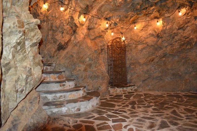 3035 Canyon Road, Burlingame, CA 94010