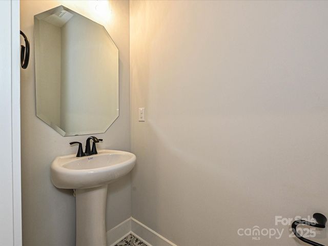 908 Callahan Street EQX1664, Charlotte, NC 28206