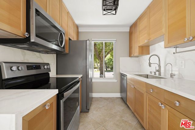 1685 E Avenida De Las Flores, Thousand Oaks, CA 91362