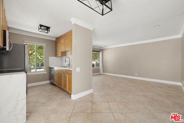 1685 E Avenida De Las Flores, Thousand Oaks, CA 91362
